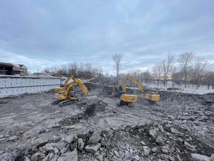Terrassement lourd par excavation et bris de roche Québec